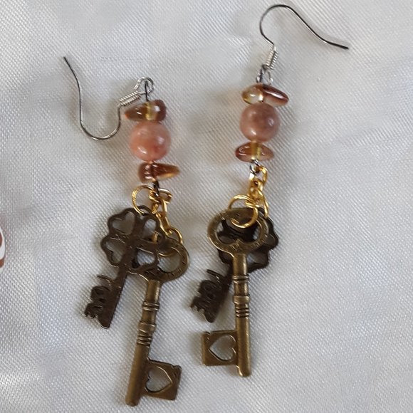 Handcrafted Pierced Sweeper Earrings Gemstone Beads Double Keys LOVE Hearts - Picture 1 of 7